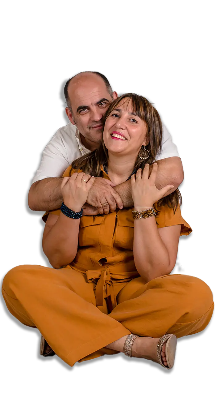 ABRAZADOS CON FONDO LOVE copiab